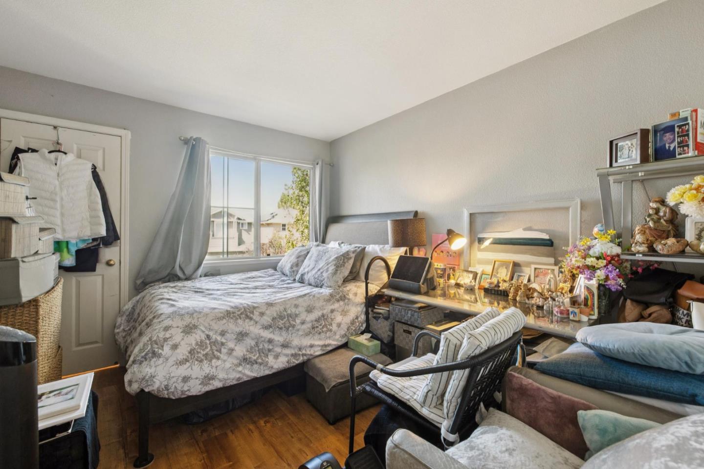 Detail Gallery Image 30 of 39 For 2009 Gossamer Ave, Redwood Shores,  CA 94065 - 3 Beds | 2/1 Baths