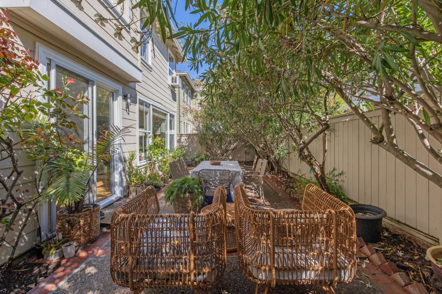 Detail Gallery Image 32 of 39 For 2009 Gossamer Ave, Redwood Shores,  CA 94065 - 3 Beds | 2/1 Baths