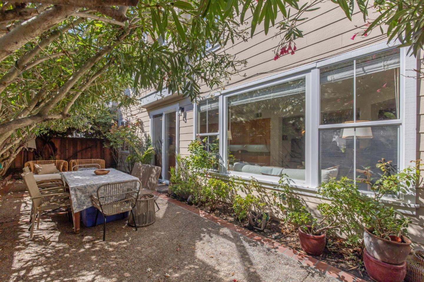 Detail Gallery Image 33 of 39 For 2009 Gossamer Ave, Redwood Shores,  CA 94065 - 3 Beds | 2/1 Baths