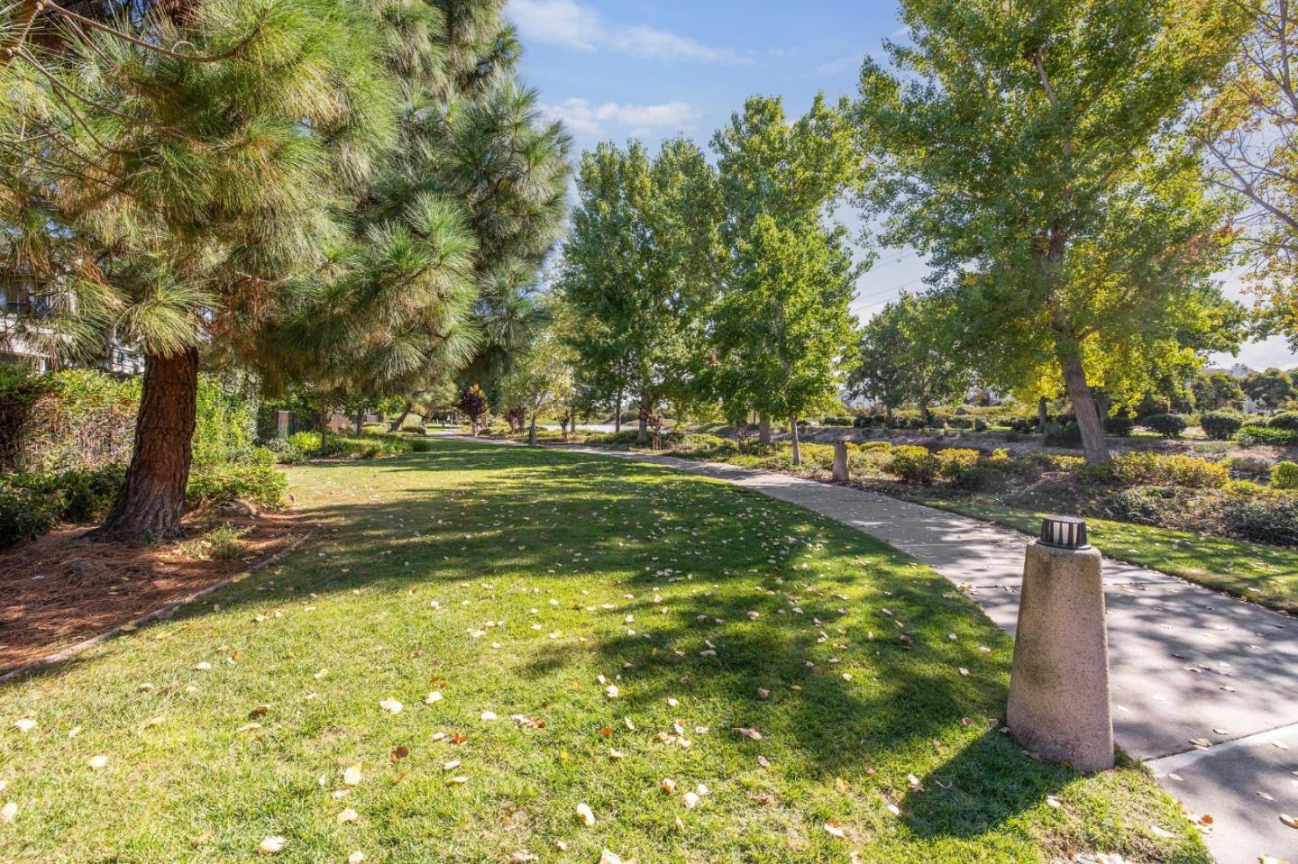 Detail Gallery Image 39 of 39 For 2009 Gossamer Ave, Redwood Shores,  CA 94065 - 3 Beds | 2/1 Baths