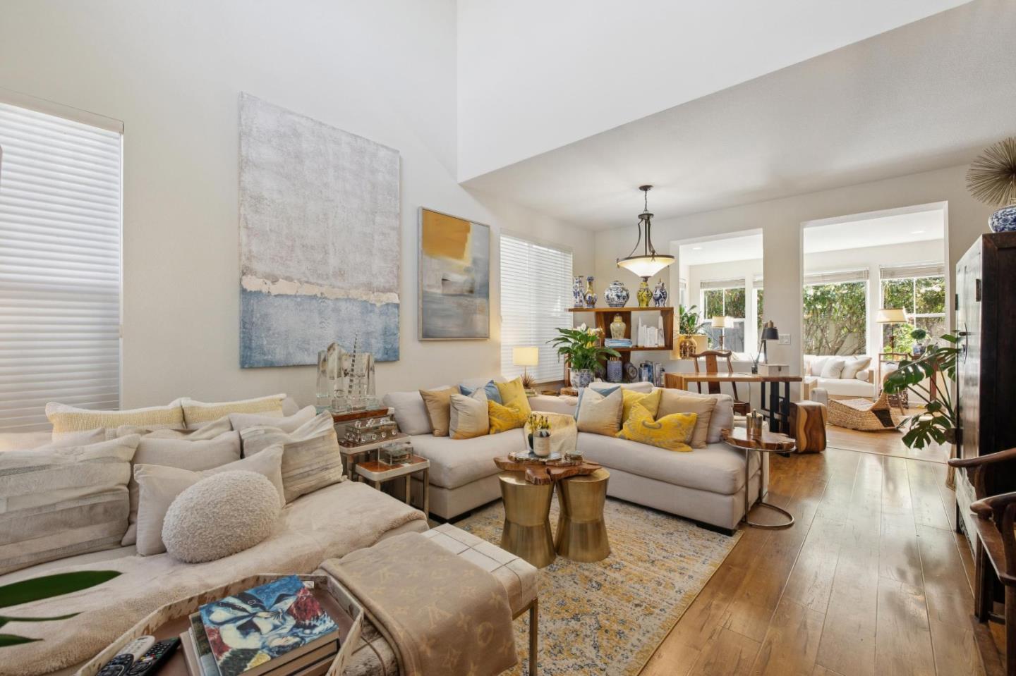 Detail Gallery Image 4 of 39 For 2009 Gossamer Ave, Redwood Shores,  CA 94065 - 3 Beds | 2/1 Baths