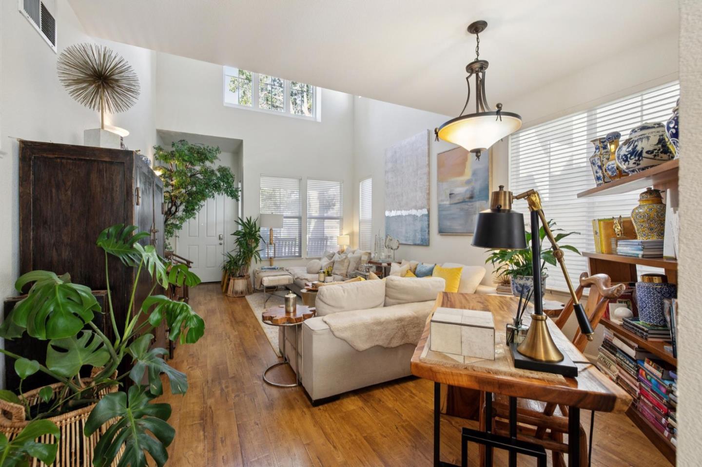 Detail Gallery Image 5 of 39 For 2009 Gossamer Ave, Redwood Shores,  CA 94065 - 3 Beds | 2/1 Baths