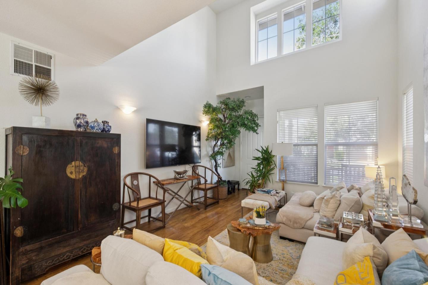 Detail Gallery Image 8 of 39 For 2009 Gossamer Ave, Redwood Shores,  CA 94065 - 3 Beds | 2/1 Baths