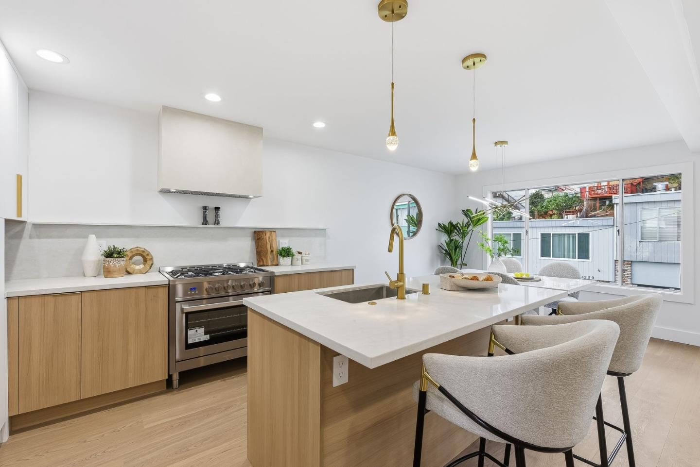 Detail Gallery Image 10 of 34 For 4243 Folsom St, San Francisco,  CA 94110 - 3 Beds | 2 Baths