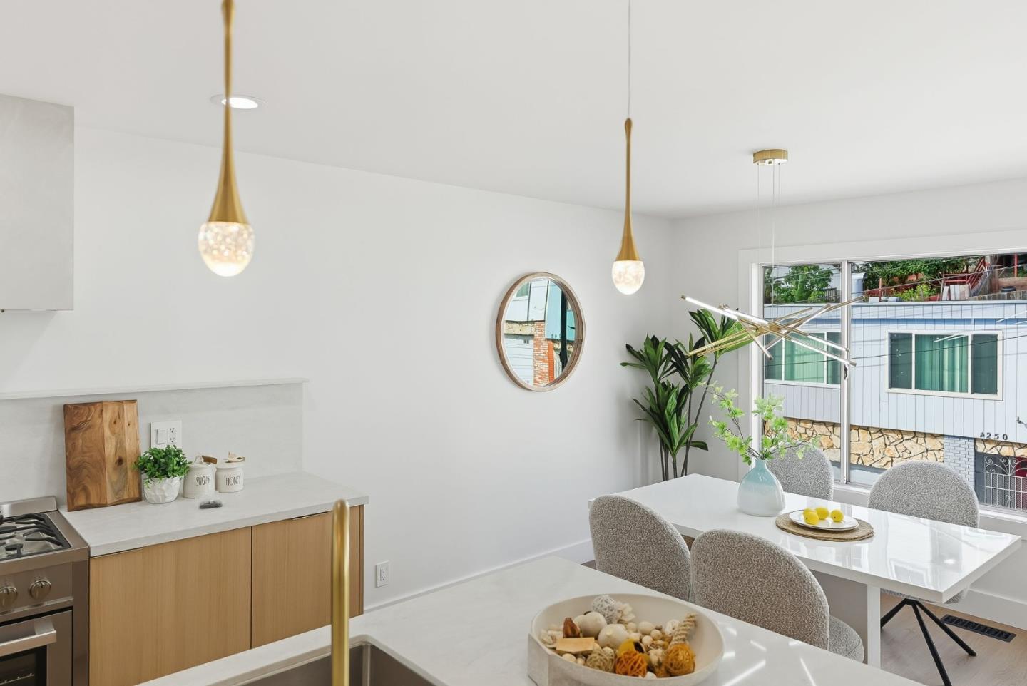 Detail Gallery Image 13 of 34 For 4243 Folsom St, San Francisco,  CA 94110 - 3 Beds | 2 Baths