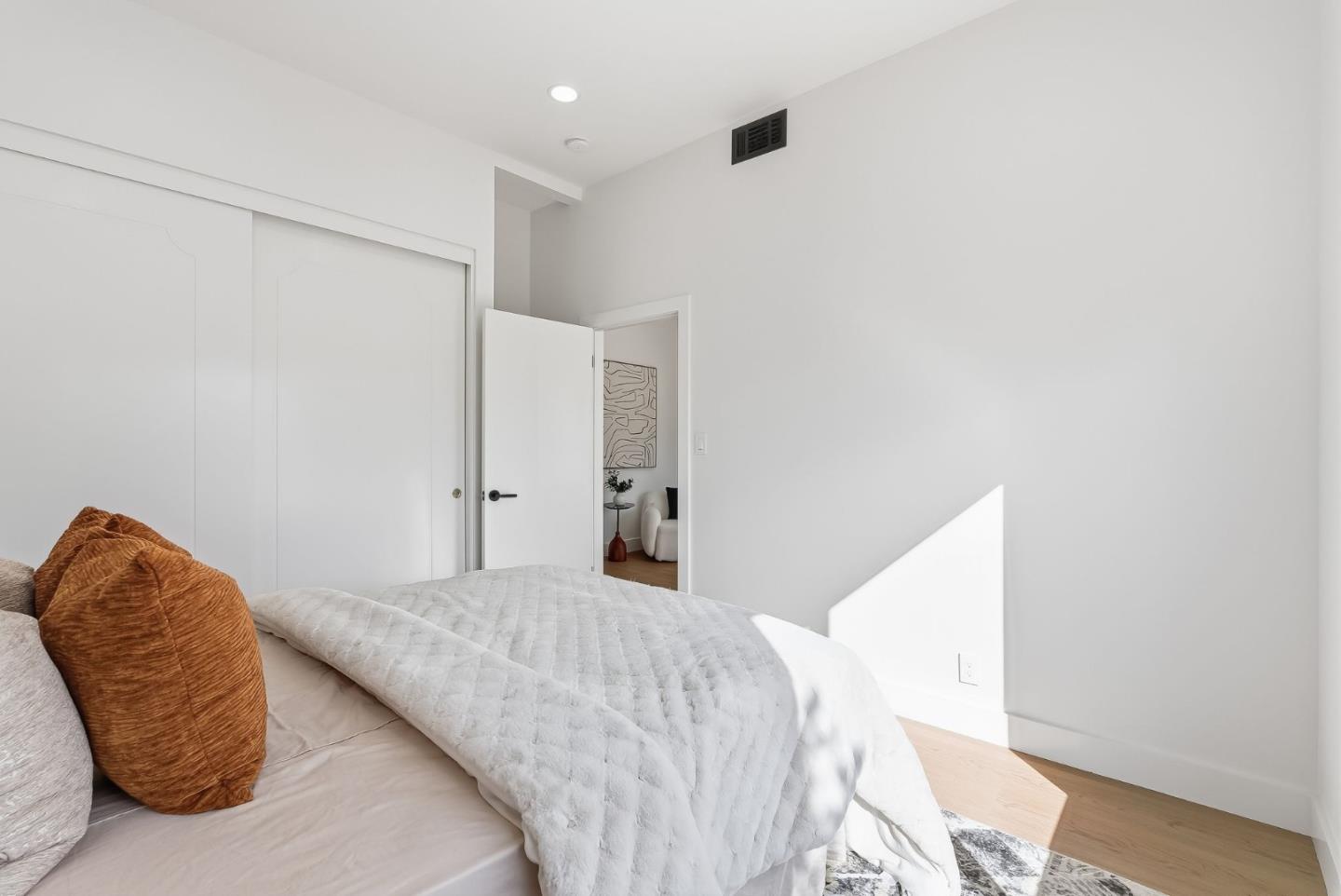 Detail Gallery Image 25 of 34 For 4243 Folsom St, San Francisco,  CA 94110 - 3 Beds | 2 Baths