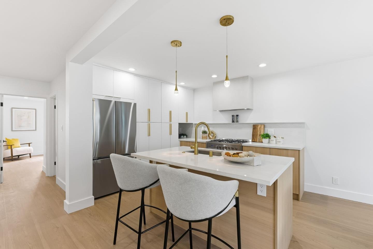 Detail Gallery Image 9 of 34 For 4243 Folsom St, San Francisco,  CA 94110 - 3 Beds | 2 Baths