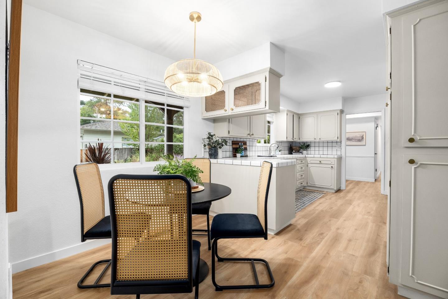 Detail Gallery Image 10 of 48 For 215 1/2 N Navarra Dr, Scotts Valley,  CA 95066 - 3 Beds | 2 Baths