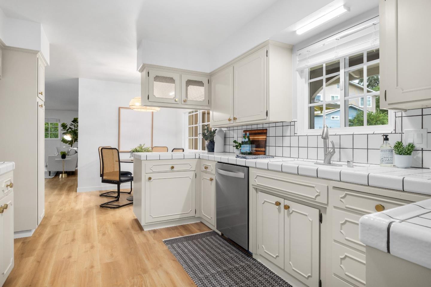 Detail Gallery Image 13 of 48 For 215 1/2 N Navarra Dr, Scotts Valley,  CA 95066 - 3 Beds | 2 Baths