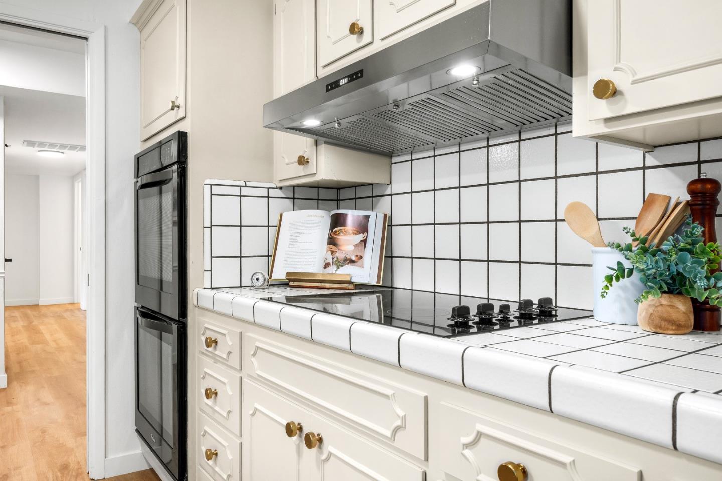 Detail Gallery Image 14 of 48 For 215 1/2 N Navarra Dr, Scotts Valley,  CA 95066 - 3 Beds | 2 Baths