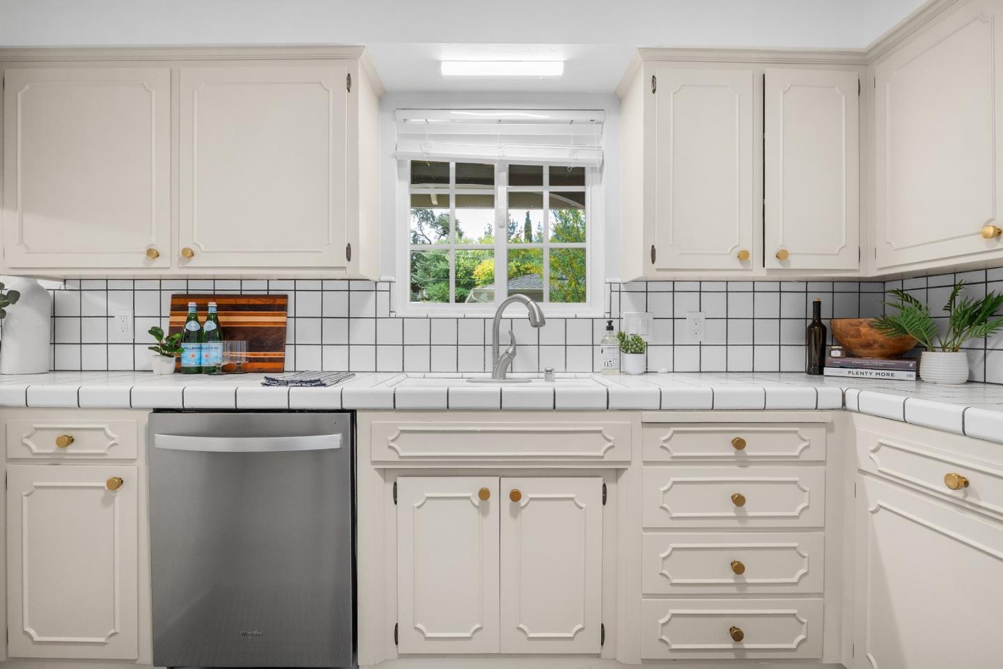 Detail Gallery Image 16 of 48 For 215 1/2 N Navarra Dr, Scotts Valley,  CA 95066 - 3 Beds | 2 Baths