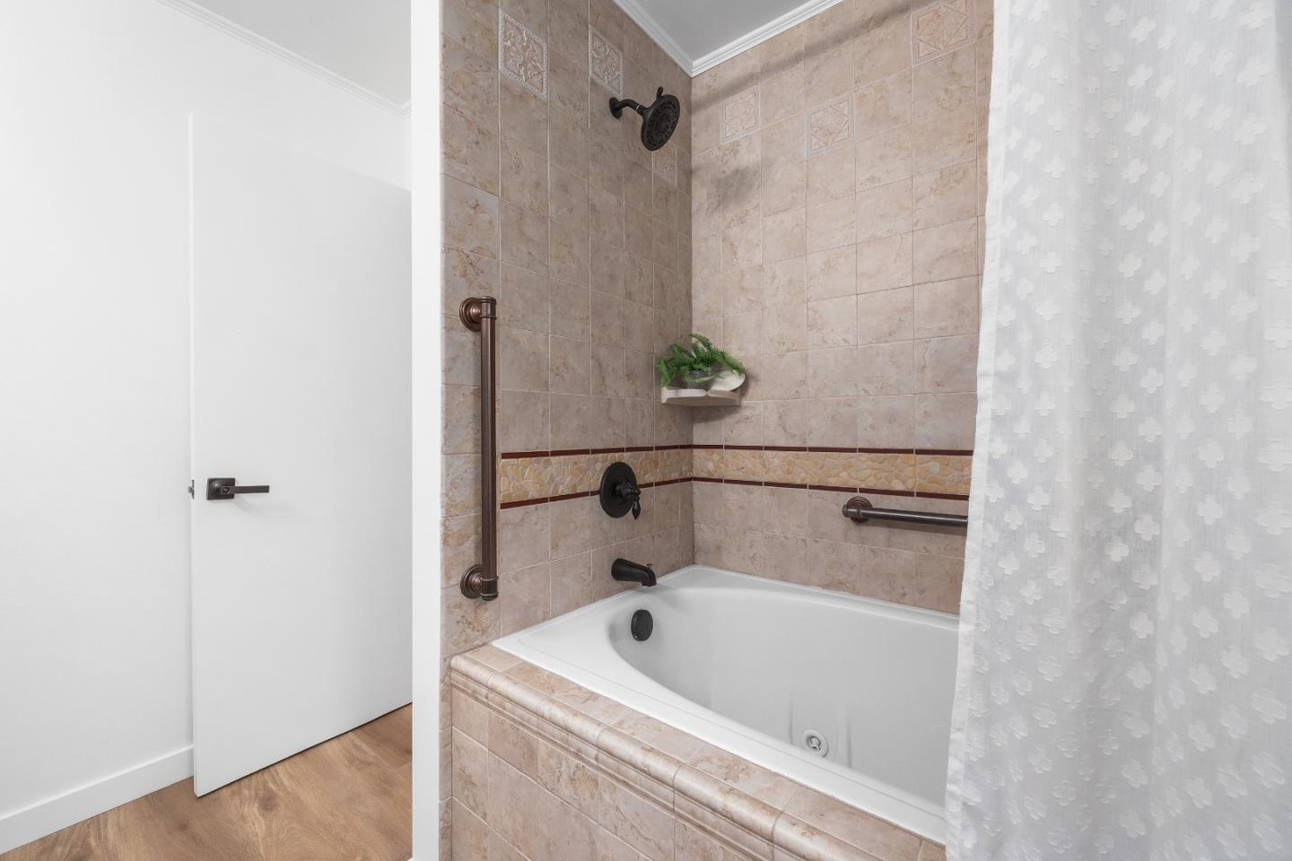 Detail Gallery Image 34 of 48 For 215 1/2 N Navarra Dr, Scotts Valley,  CA 95066 - 3 Beds | 2 Baths