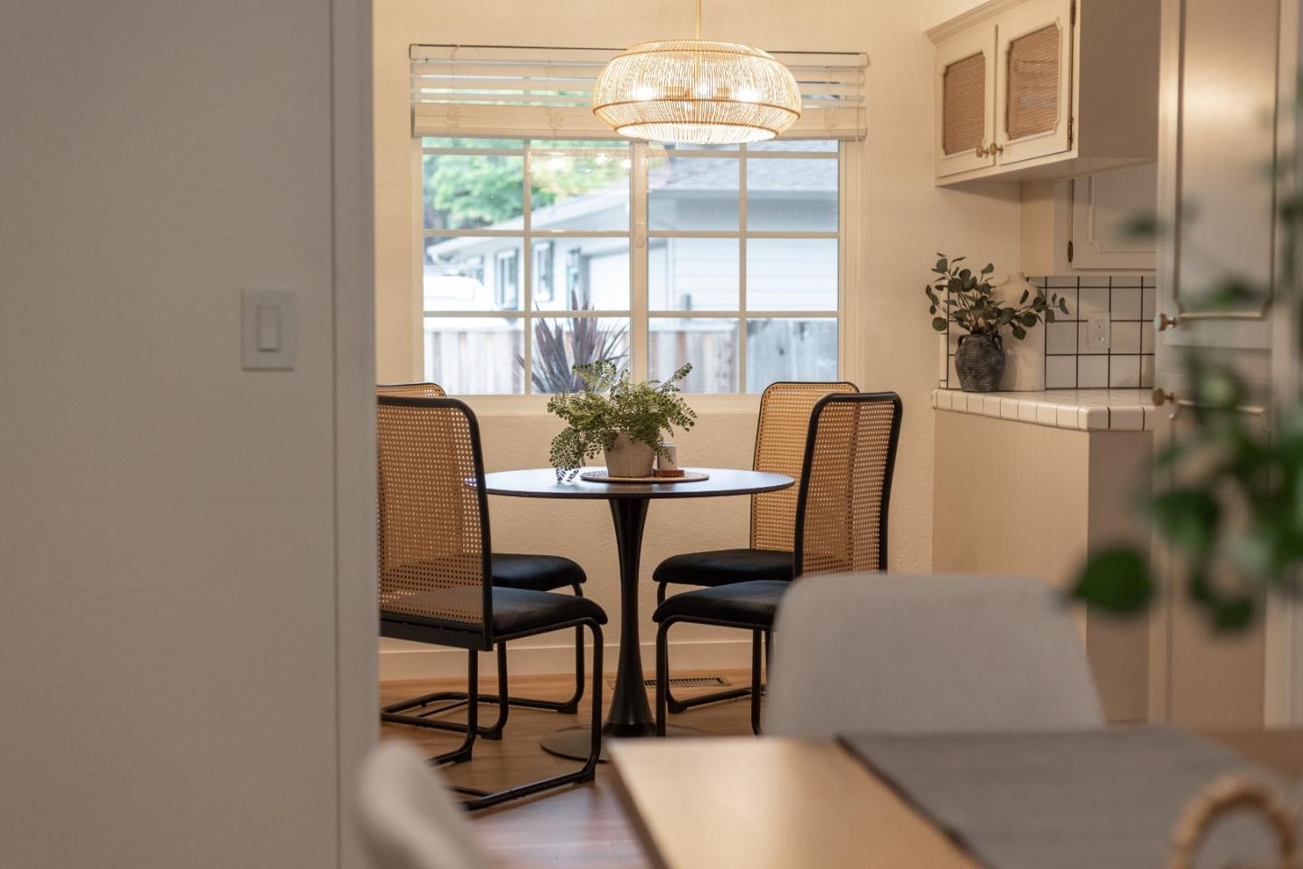 Detail Gallery Image 9 of 48 For 215 1/2 N Navarra Dr, Scotts Valley,  CA 95066 - 3 Beds | 2 Baths