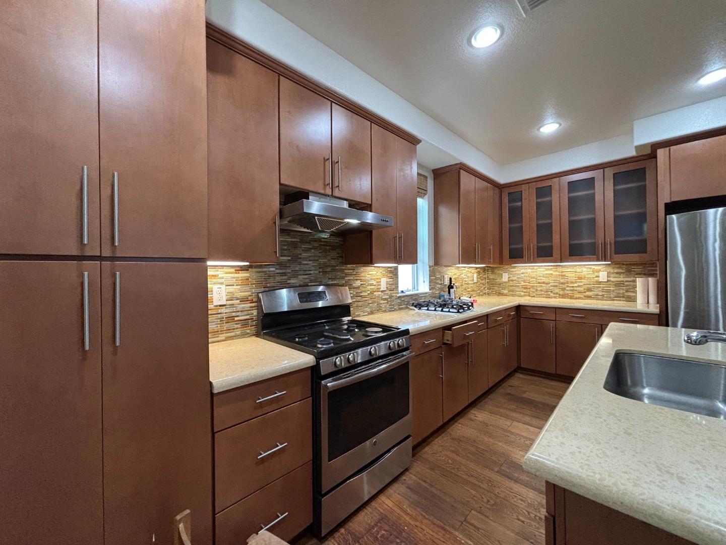 Detail Gallery Image 8 of 18 For 1568 Canal St, Milpitas,  CA 95035 - 3 Beds | 2/1 Baths