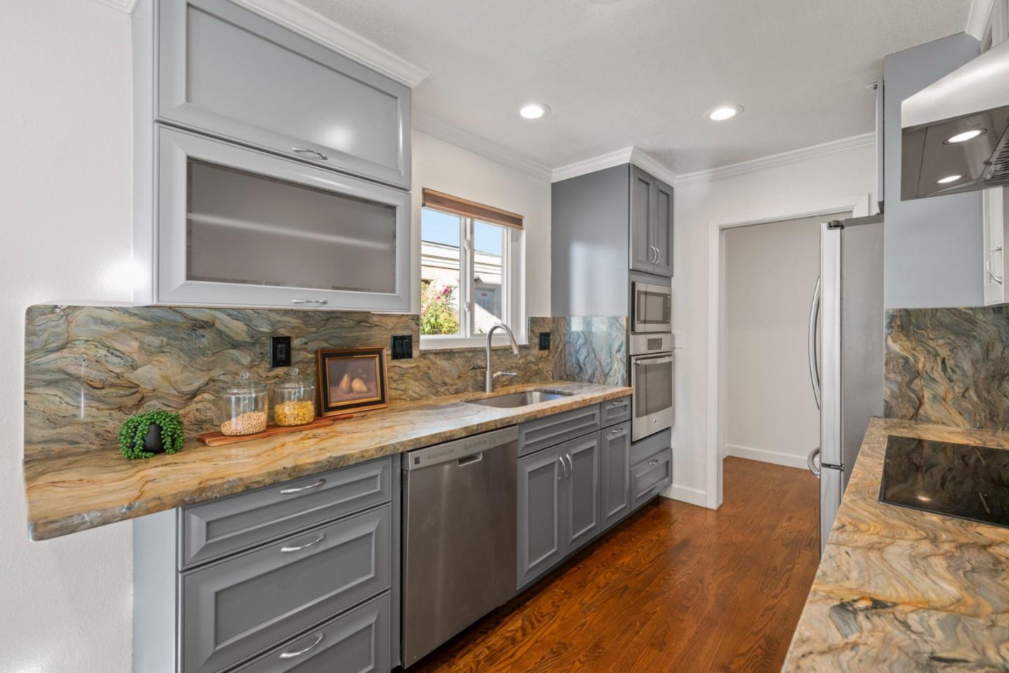 Detail Gallery Image 17 of 42 For 241 Bonita Ln, Foster City,  CA 94404 - 3 Beds | 2/1 Baths