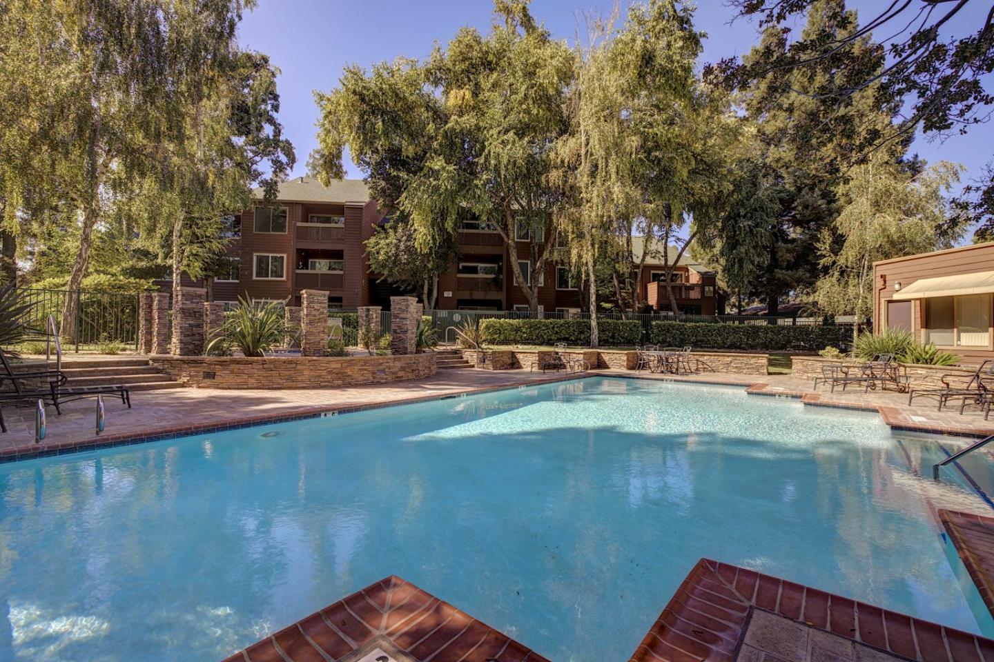 Detail Gallery Image 25 of 31 For 670 Teatree Ct, San Jose,  CA 95128 - 2 Beds | 2 Baths
