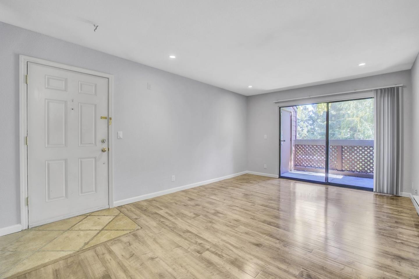 Detail Gallery Image 3 of 31 For 670 Teatree Ct, San Jose,  CA 95128 - 2 Beds | 2 Baths