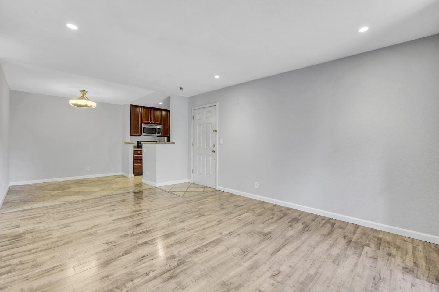 Detail Gallery Image 6 of 31 For 670 Teatree Ct, San Jose,  CA 95128 - 2 Beds | 2 Baths