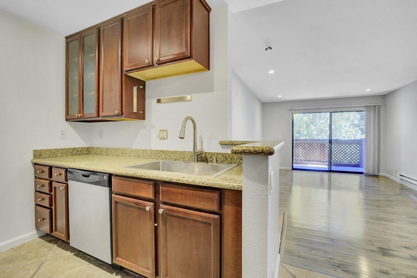 Detail Gallery Image 8 of 31 For 670 Teatree Ct, San Jose,  CA 95128 - 2 Beds | 2 Baths