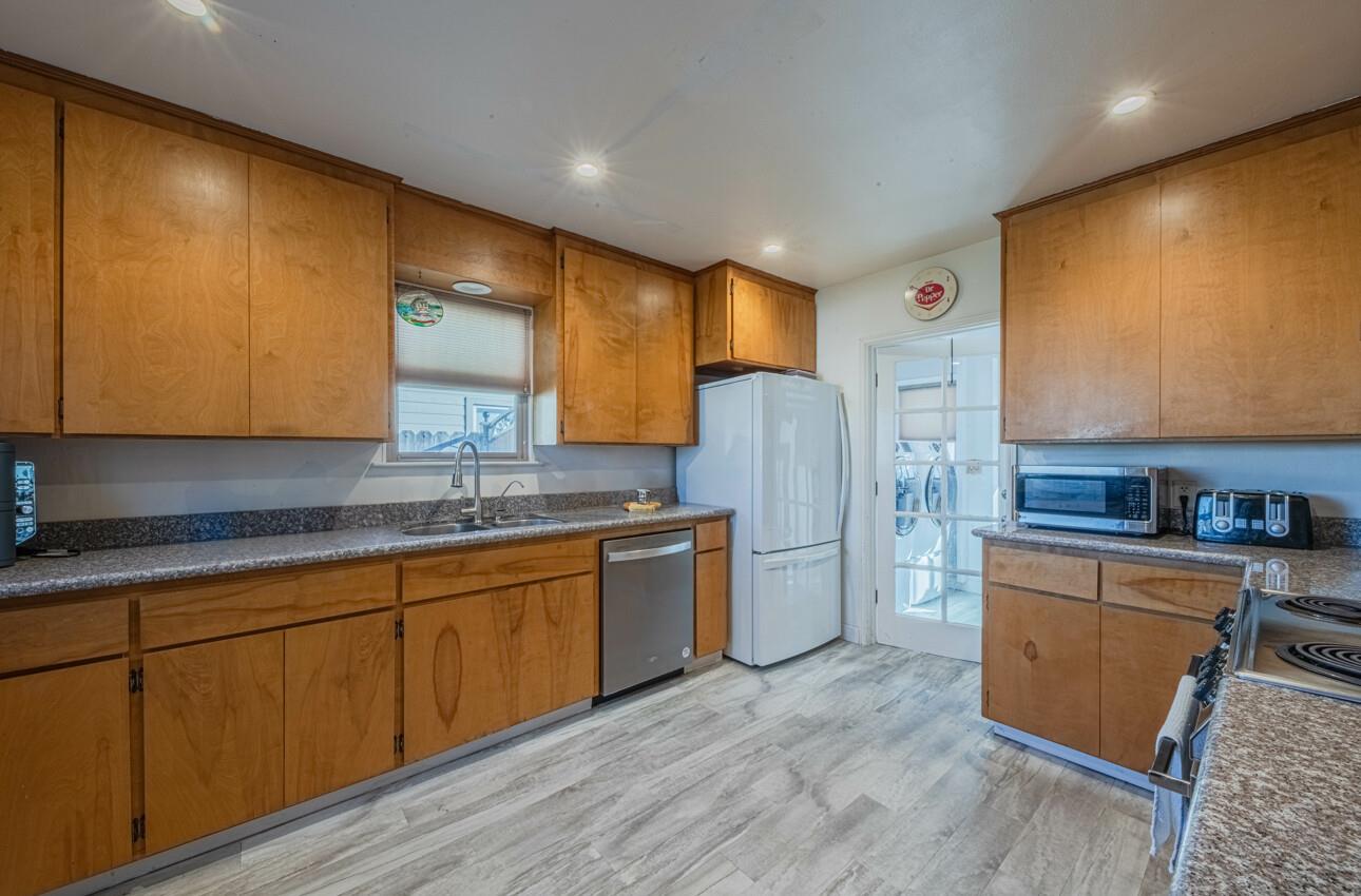 Detail Gallery Image 10 of 25 For 330 Hawthorne St, Salinas,  CA 93901 - 3 Beds | 2 Baths