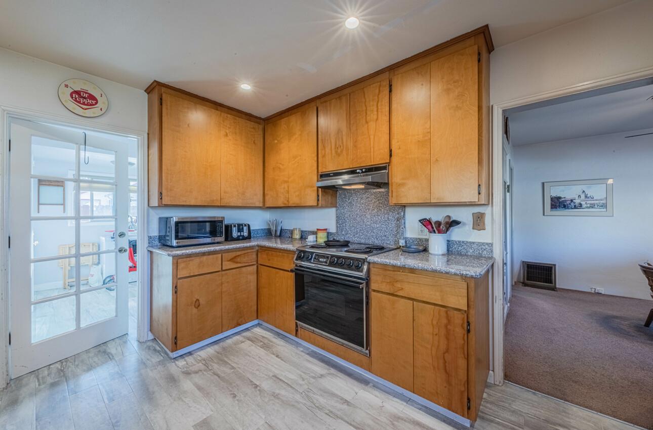 Detail Gallery Image 12 of 25 For 330 Hawthorne St, Salinas,  CA 93901 - 3 Beds | 2 Baths