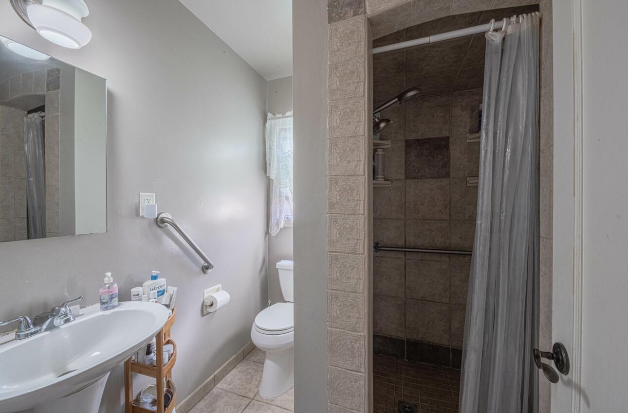 Detail Gallery Image 17 of 25 For 330 Hawthorne St, Salinas,  CA 93901 - 3 Beds | 2 Baths
