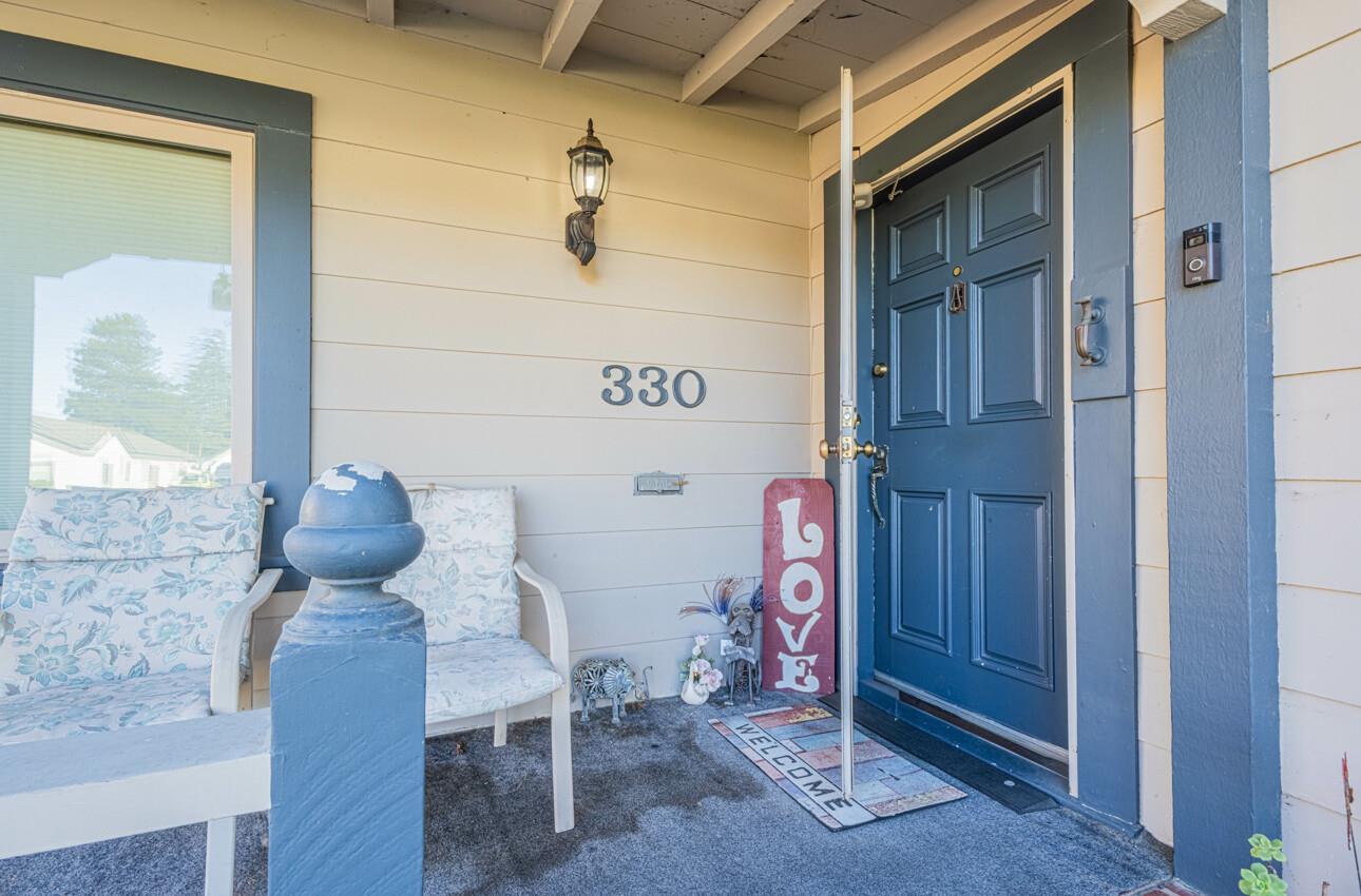 Detail Gallery Image 4 of 25 For 330 Hawthorne St, Salinas,  CA 93901 - 3 Beds | 2 Baths