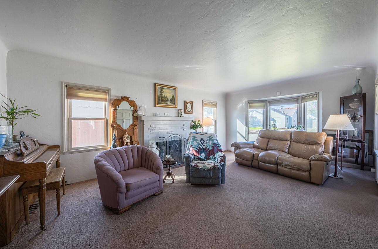 Detail Gallery Image 6 of 25 For 330 Hawthorne St, Salinas,  CA 93901 - 3 Beds | 2 Baths