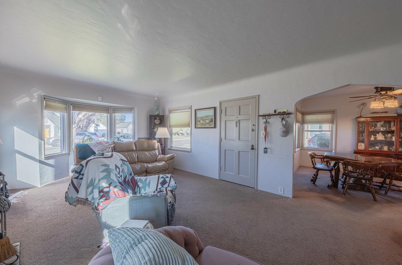Detail Gallery Image 7 of 25 For 330 Hawthorne St, Salinas,  CA 93901 - 3 Beds | 2 Baths