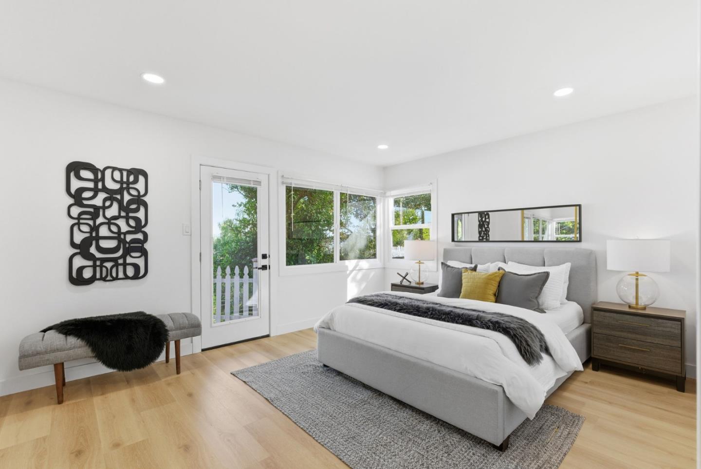 Detail Gallery Image 12 of 21 For 141 Hillcrest Rd, San Carlos,  CA 94070 - 4 Beds | 3/1 Baths