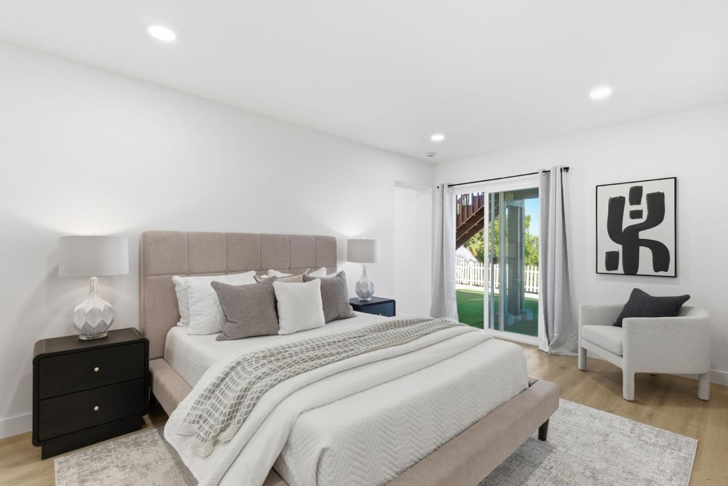 Detail Gallery Image 14 of 21 For 141 Hillcrest Rd, San Carlos,  CA 94070 - 4 Beds | 3/1 Baths