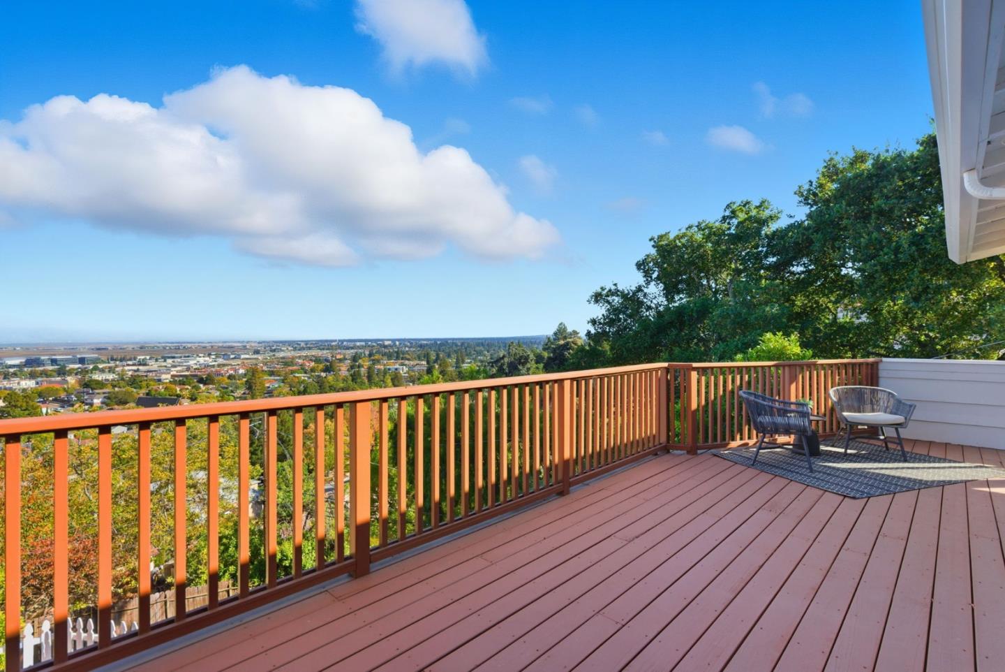 Detail Gallery Image 18 of 21 For 141 Hillcrest Rd, San Carlos,  CA 94070 - 4 Beds | 3/1 Baths