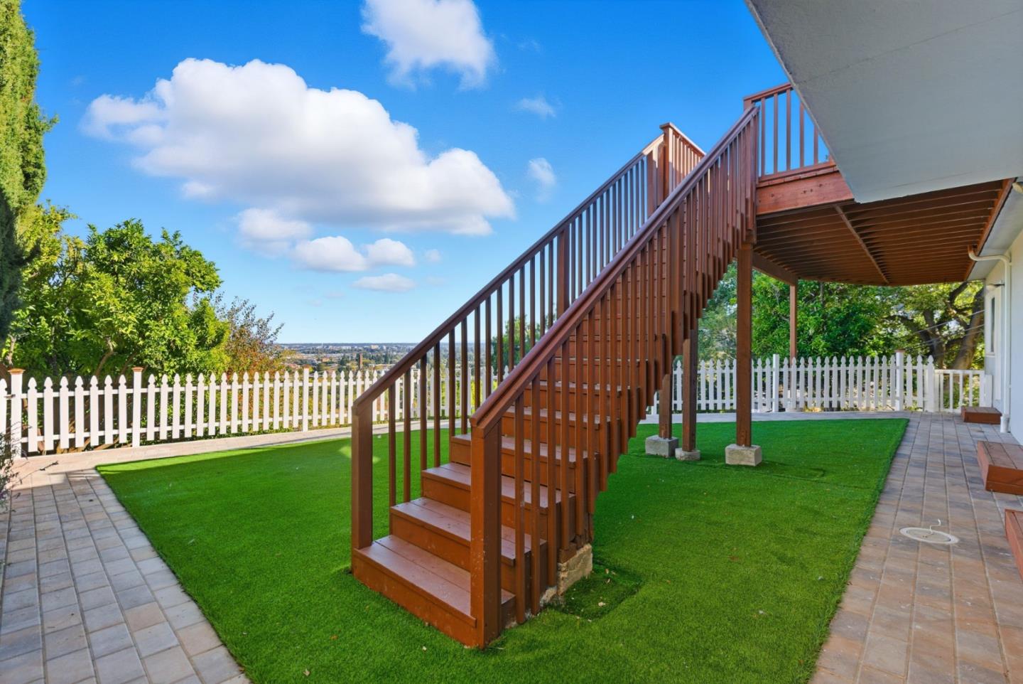 Detail Gallery Image 19 of 21 For 141 Hillcrest Rd, San Carlos,  CA 94070 - 4 Beds | 3/1 Baths