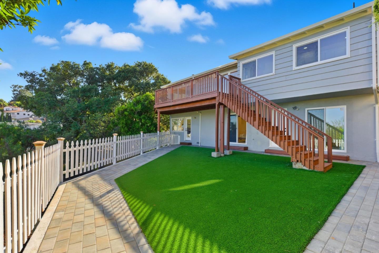 Detail Gallery Image 20 of 21 For 141 Hillcrest Rd, San Carlos,  CA 94070 - 4 Beds | 3/1 Baths