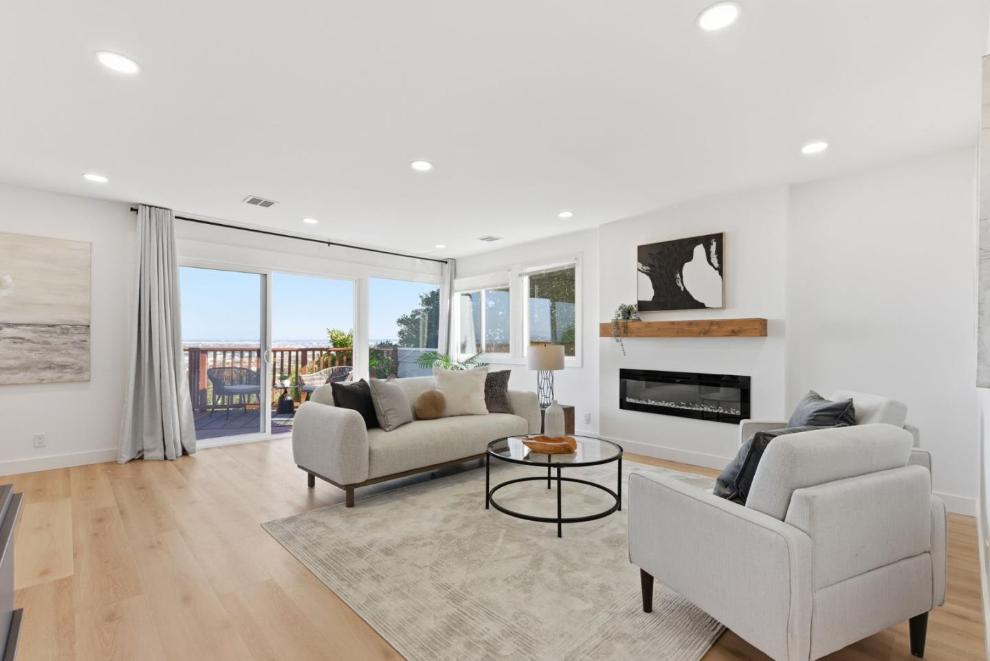 Detail Gallery Image 3 of 21 For 141 Hillcrest Rd, San Carlos,  CA 94070 - 4 Beds | 3/1 Baths