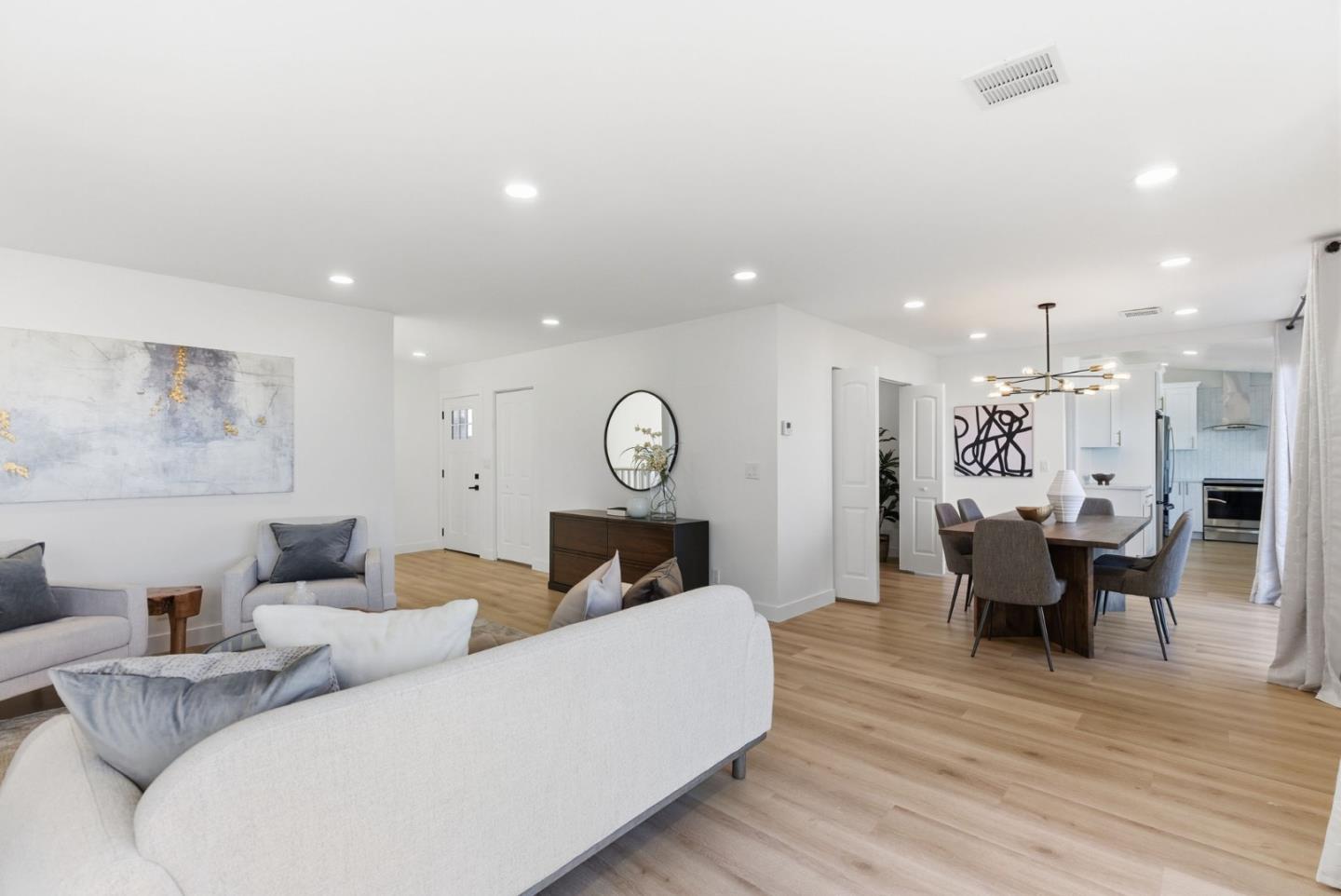 Detail Gallery Image 4 of 21 For 141 Hillcrest Rd, San Carlos,  CA 94070 - 4 Beds | 3/1 Baths