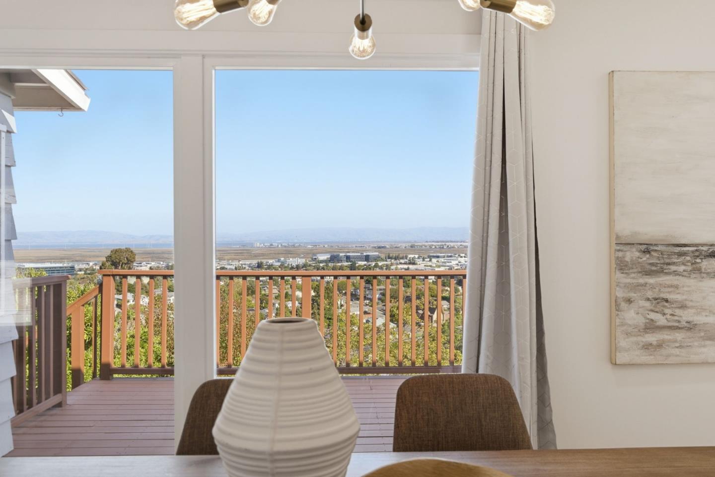 Detail Gallery Image 6 of 21 For 141 Hillcrest Rd, San Carlos,  CA 94070 - 4 Beds | 3/1 Baths