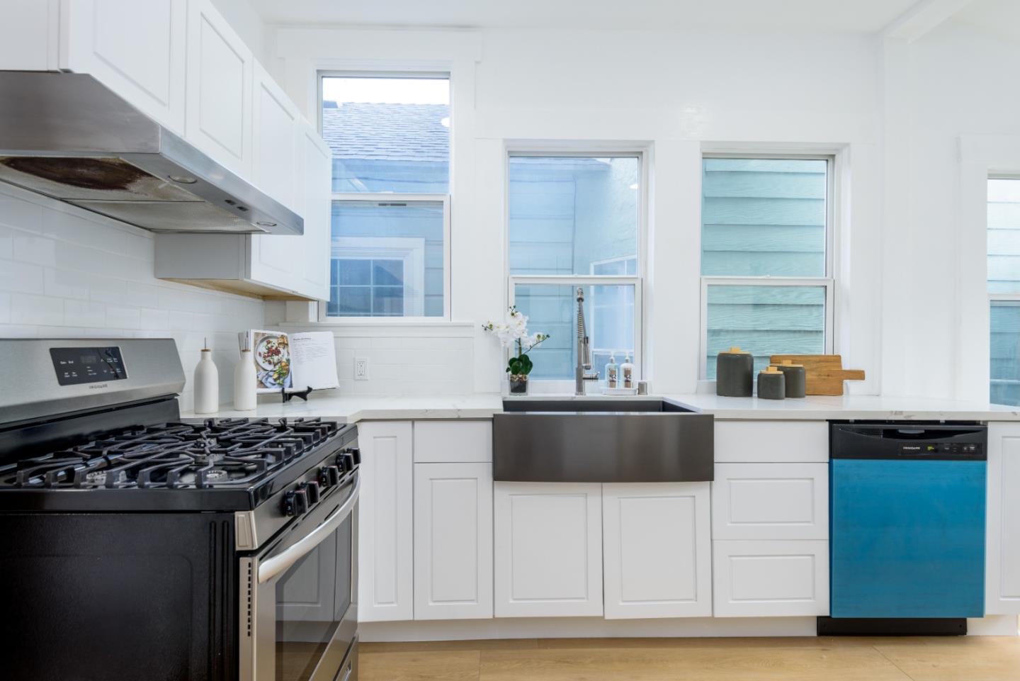 Detail Gallery Image 11 of 18 For 961 Hanover St, Daly City,  CA 94014 - 4 Beds | 1/1 Baths