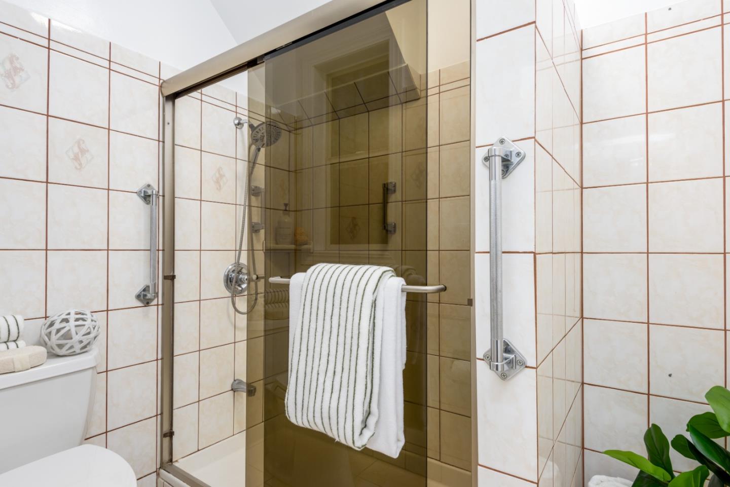 Detail Gallery Image 8 of 18 For 961 Hanover St, Daly City,  CA 94014 - 4 Beds | 1/1 Baths