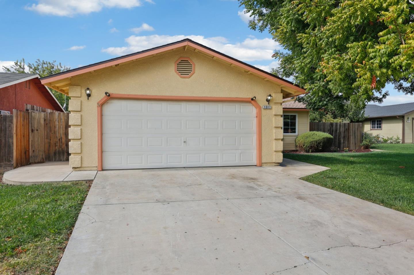 Detail Gallery Image 3 of 55 For 1317 Tamarack Ct, Newman,  CA 95360 - 3 Beds | 2 Baths