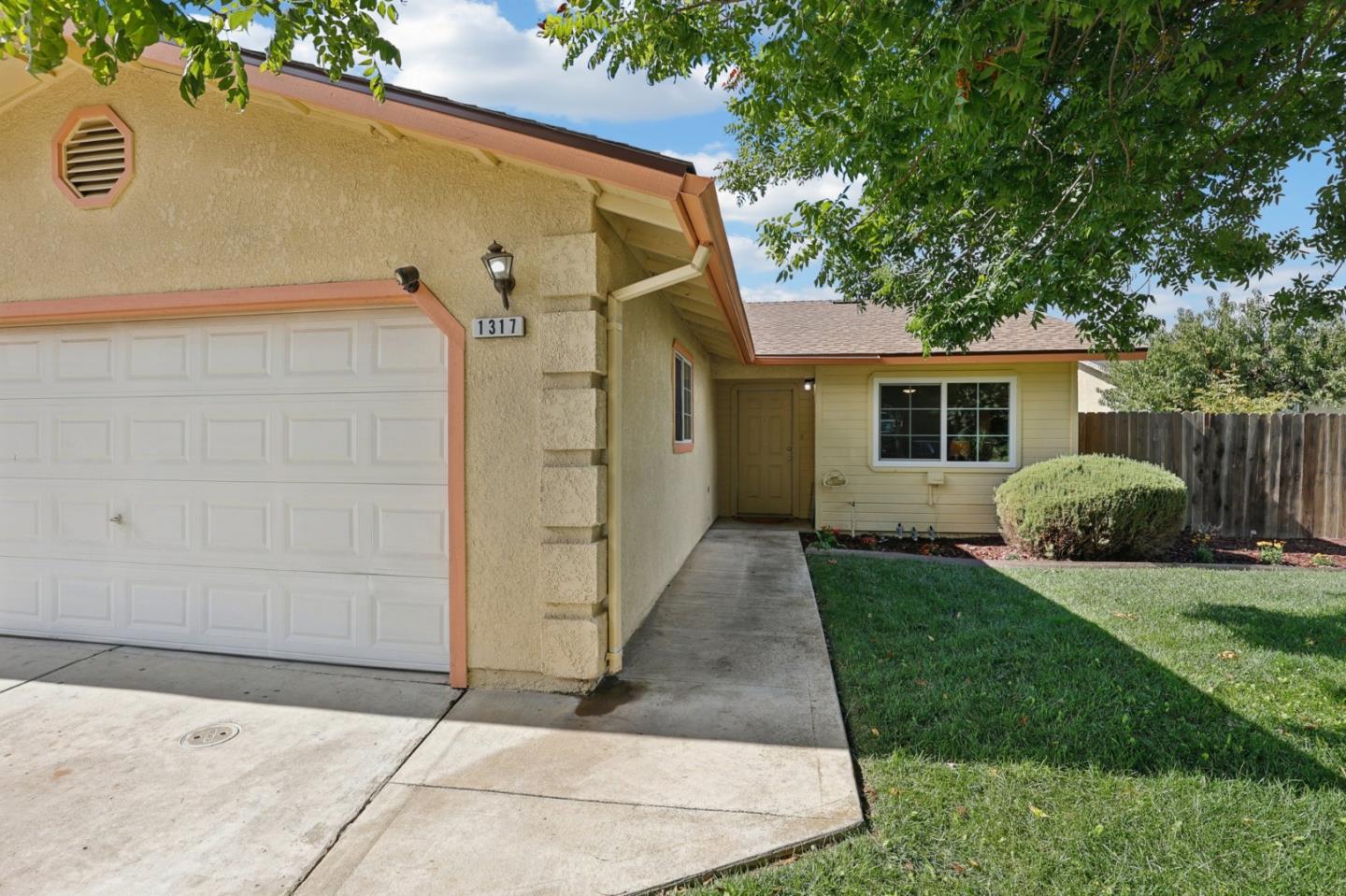 Detail Gallery Image 6 of 55 For 1317 Tamarack Ct, Newman,  CA 95360 - 3 Beds | 2 Baths