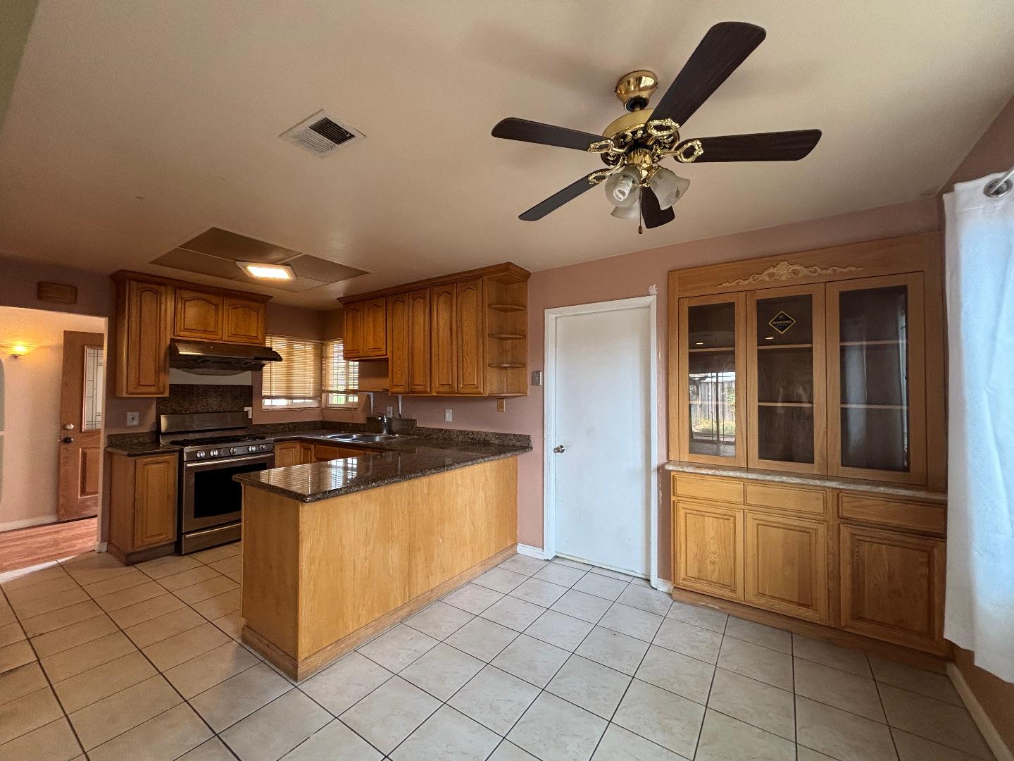 Detail Gallery Image 10 of 30 For 1051 Keldon Dr, San Jose,  CA 95121 - 4 Beds | 2 Baths