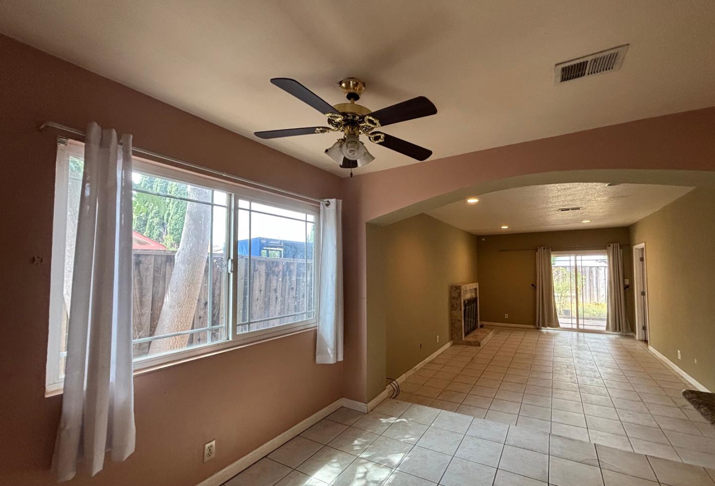 Detail Gallery Image 11 of 30 For 1051 Keldon Dr, San Jose,  CA 95121 - 4 Beds | 2 Baths