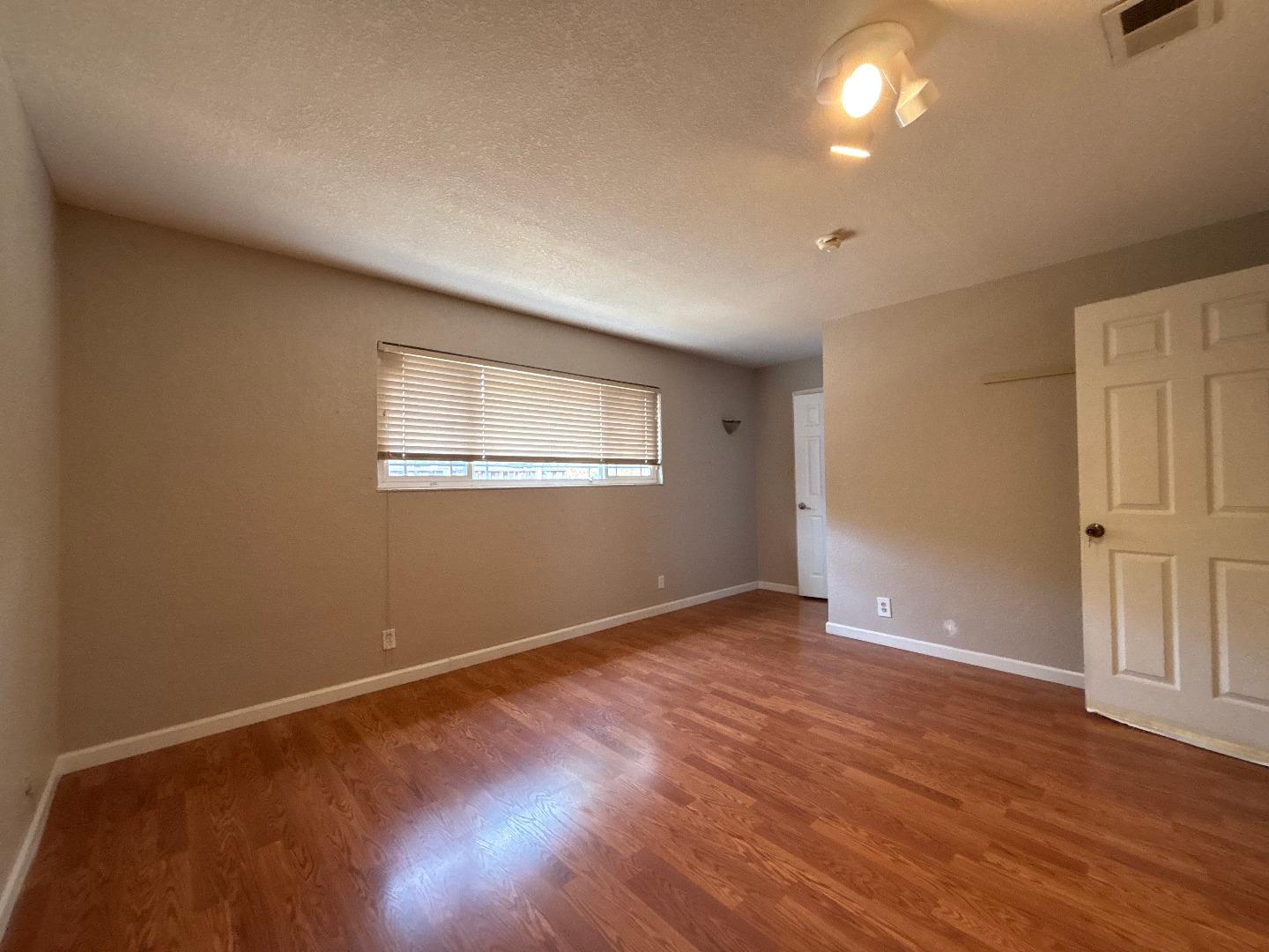 Detail Gallery Image 13 of 30 For 1051 Keldon Dr, San Jose,  CA 95121 - 4 Beds | 2 Baths