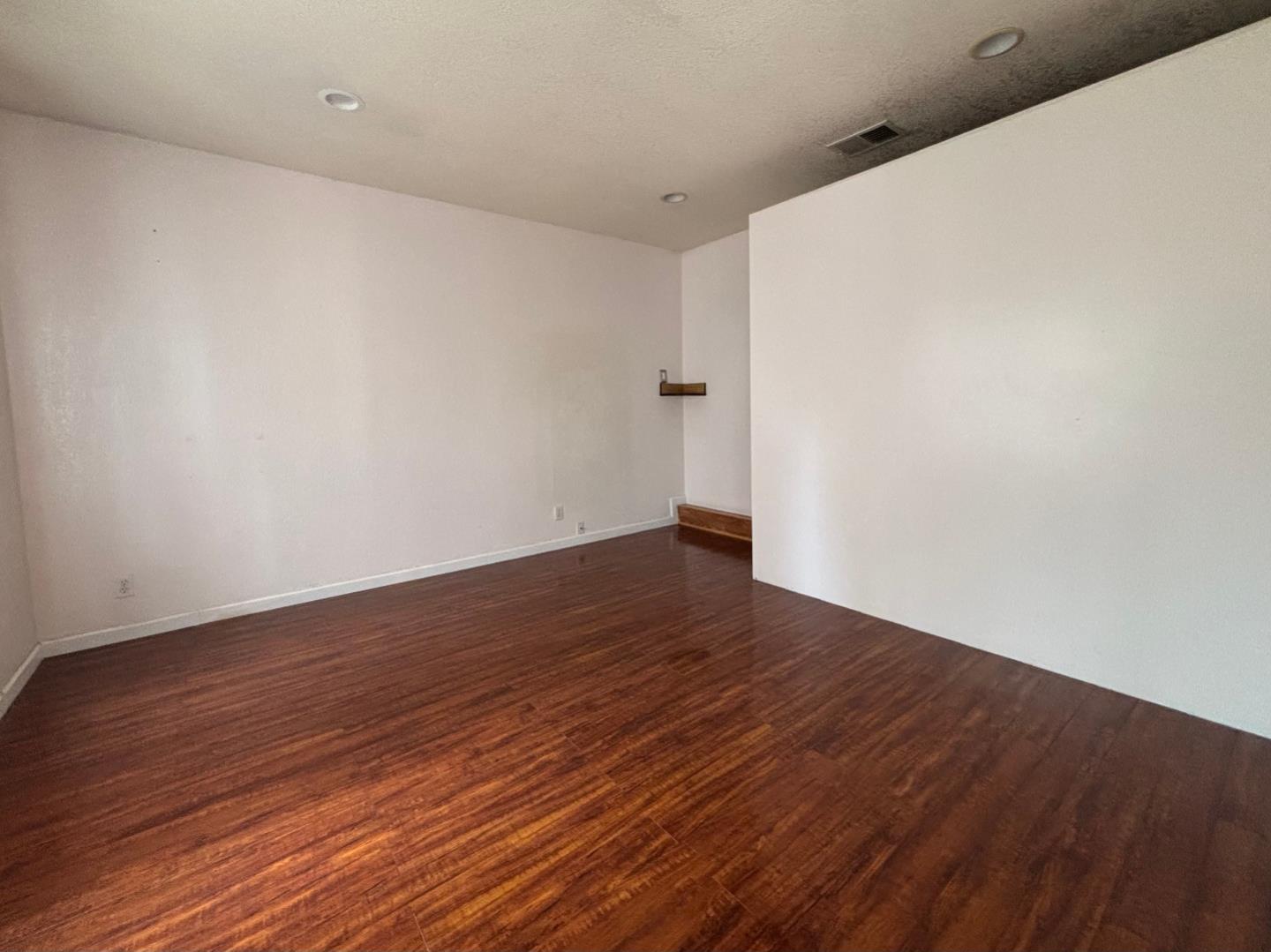 Detail Gallery Image 16 of 30 For 1051 Keldon Dr, San Jose,  CA 95121 - 4 Beds | 2 Baths