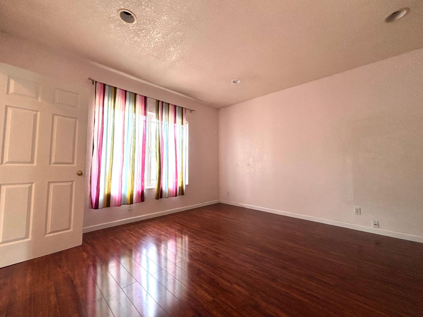 Detail Gallery Image 17 of 30 For 1051 Keldon Dr, San Jose,  CA 95121 - 4 Beds | 2 Baths