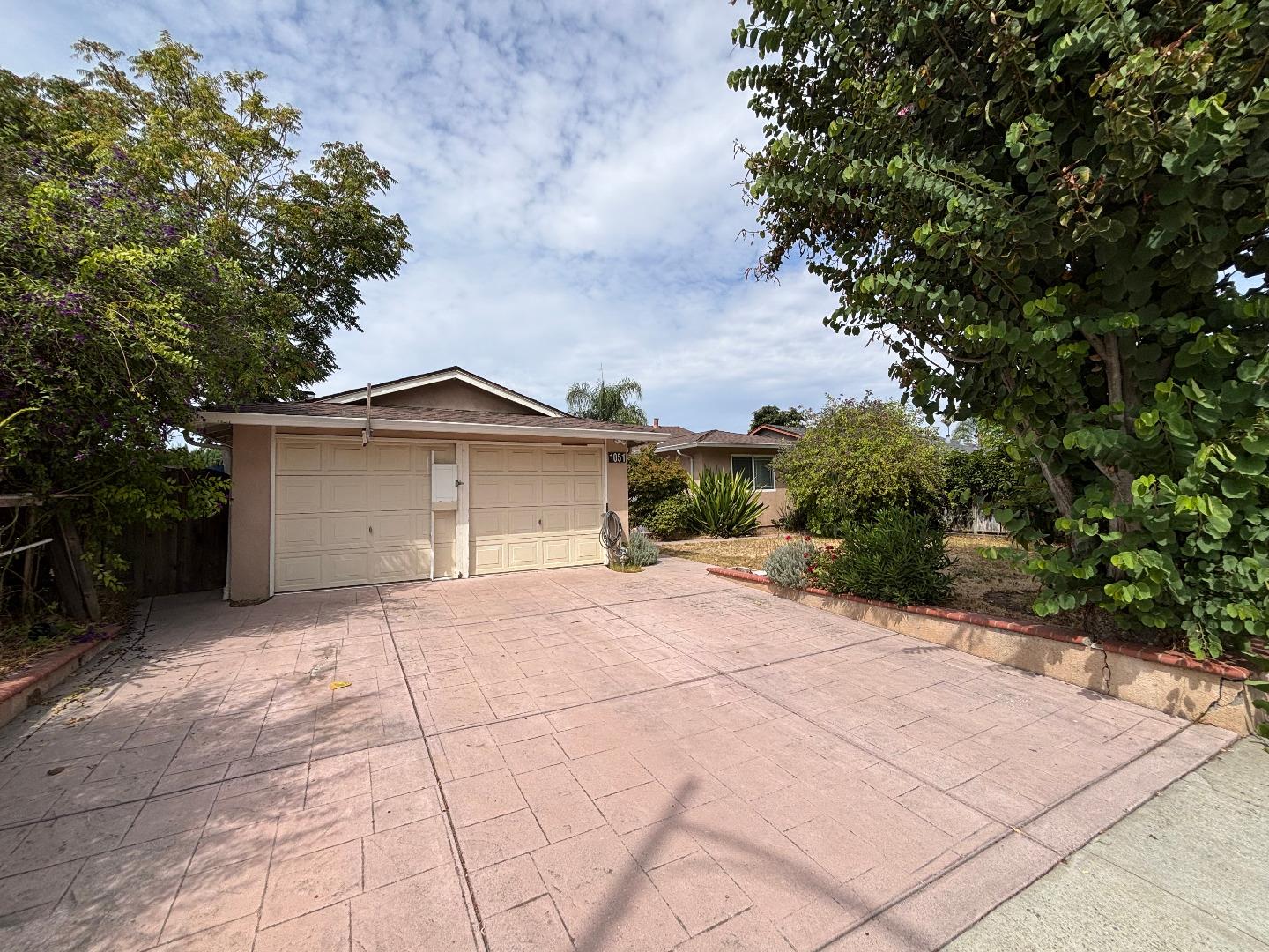 Detail Gallery Image 2 of 30 For 1051 Keldon Dr, San Jose,  CA 95121 - 4 Beds | 2 Baths