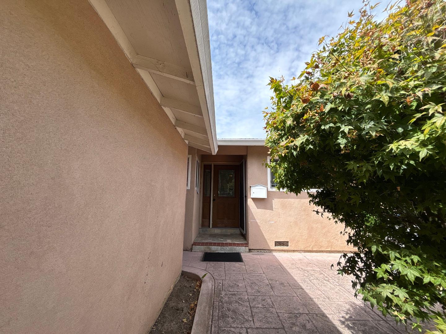 Detail Gallery Image 3 of 30 For 1051 Keldon Dr, San Jose,  CA 95121 - 4 Beds | 2 Baths