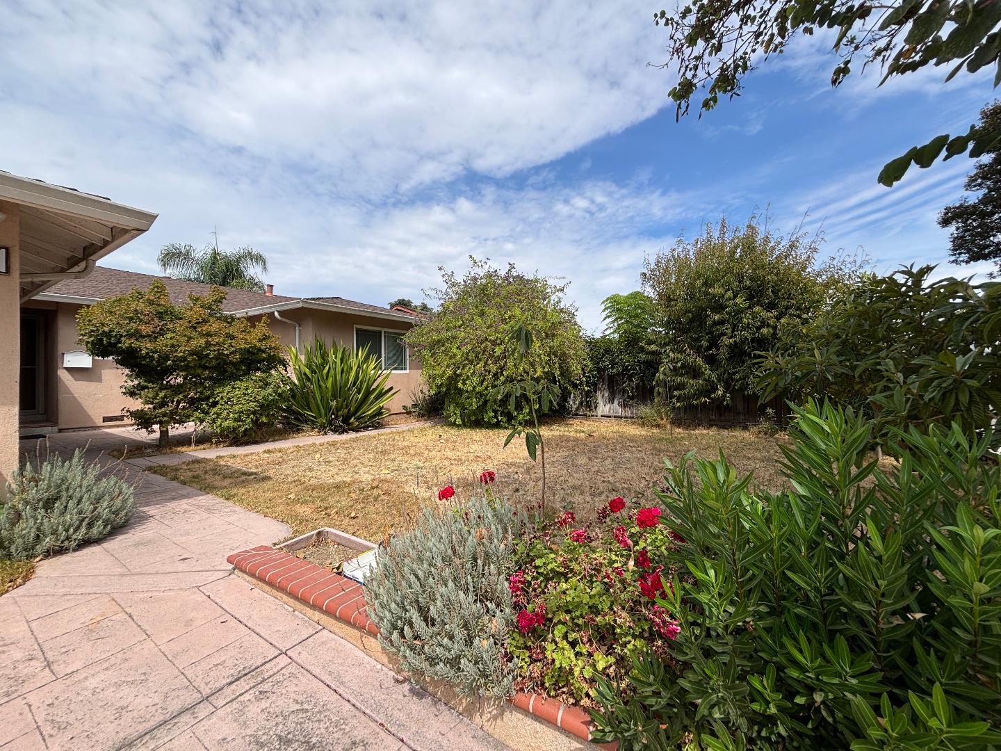 Detail Gallery Image 4 of 30 For 1051 Keldon Dr, San Jose,  CA 95121 - 4 Beds | 2 Baths