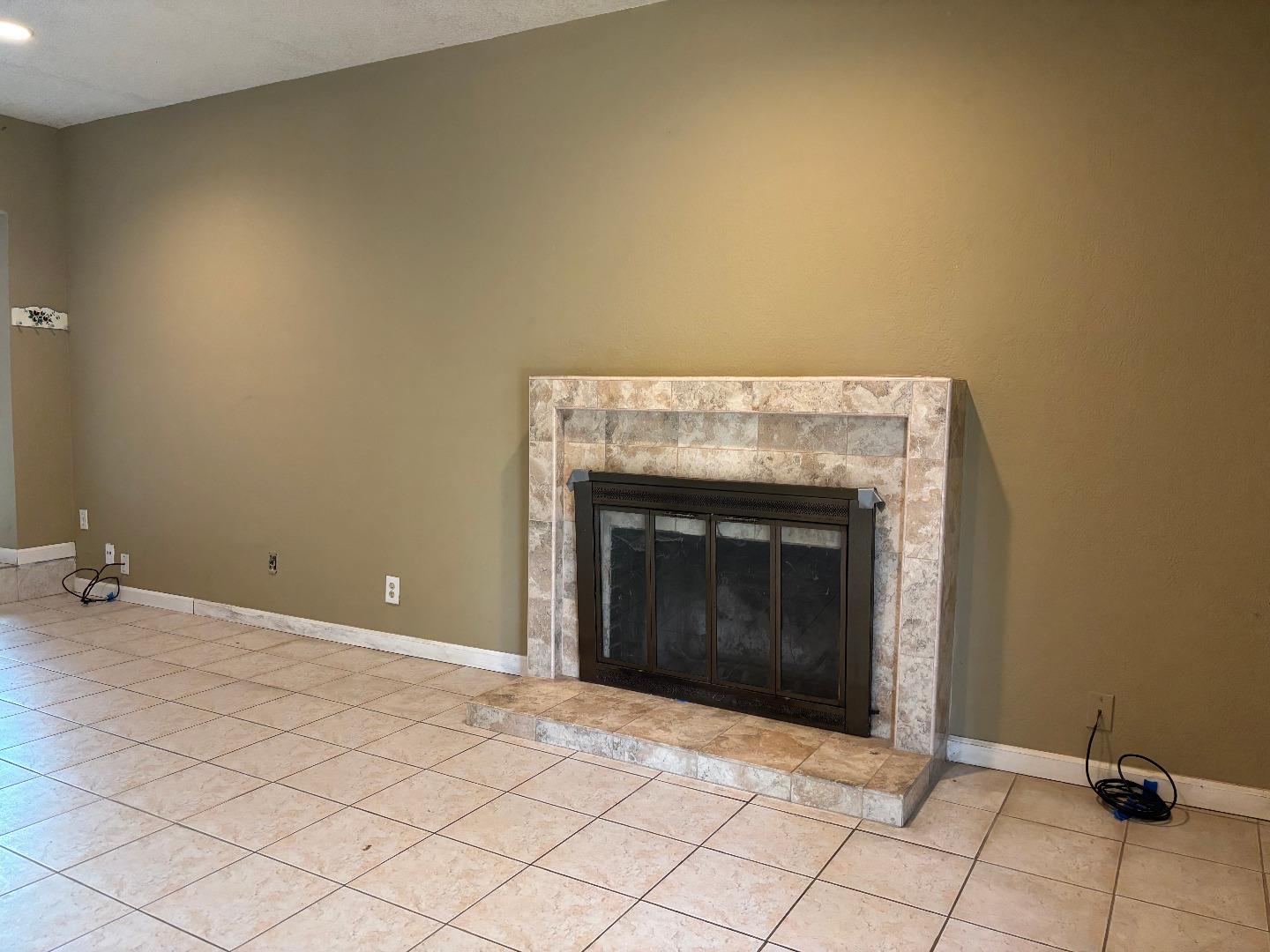 Detail Gallery Image 6 of 30 For 1051 Keldon Dr, San Jose,  CA 95121 - 4 Beds | 2 Baths